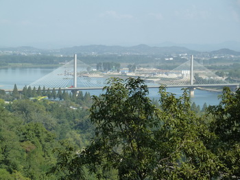 image: cable-stayed bridge