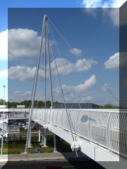 Rushden Lakes pedestrian bridge, 