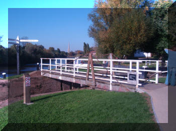 Canal swing bridge, Worcester, England