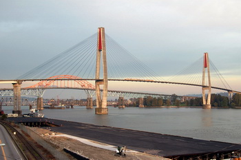 image: cable-stayed bridge