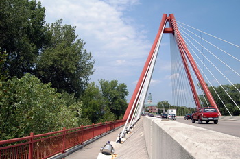 image: cable-stayed bridge