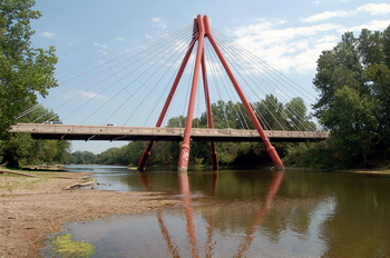 image: cable-stayed bridge