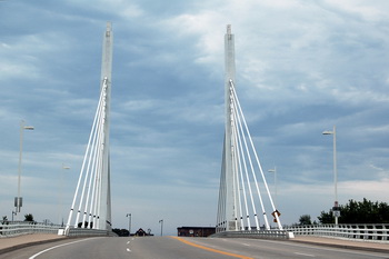 image: cable-stayed bridge