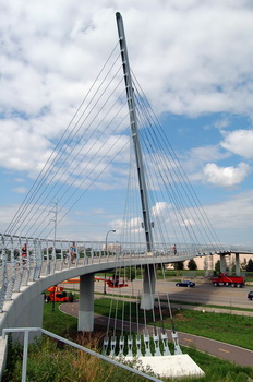 image: cable-stayed bridge