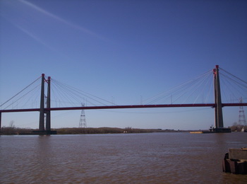 image: cable-stayed bridge